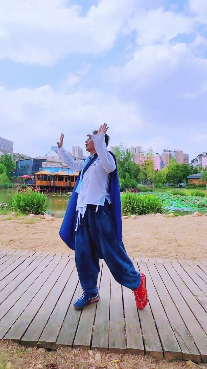 “驾驭风云：飘移舞蹈中的速度艺术”的简单介绍