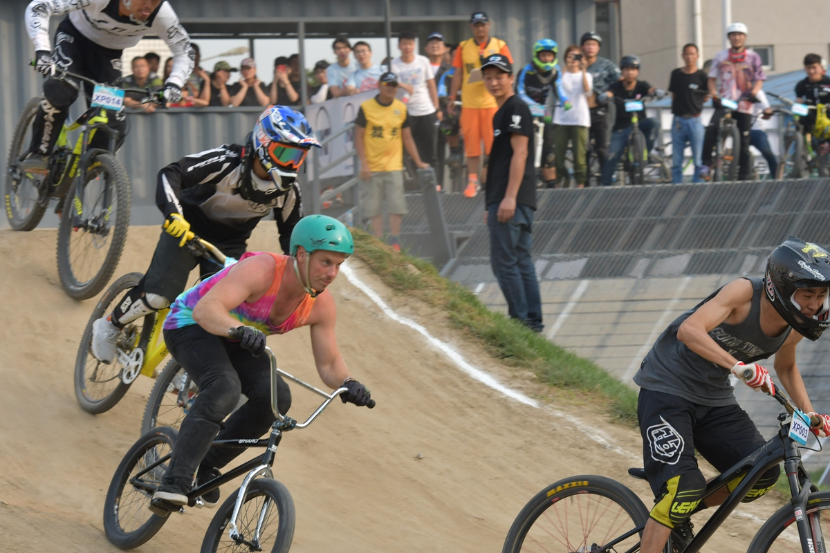 精英组比赛：高手之间的激烈角逐