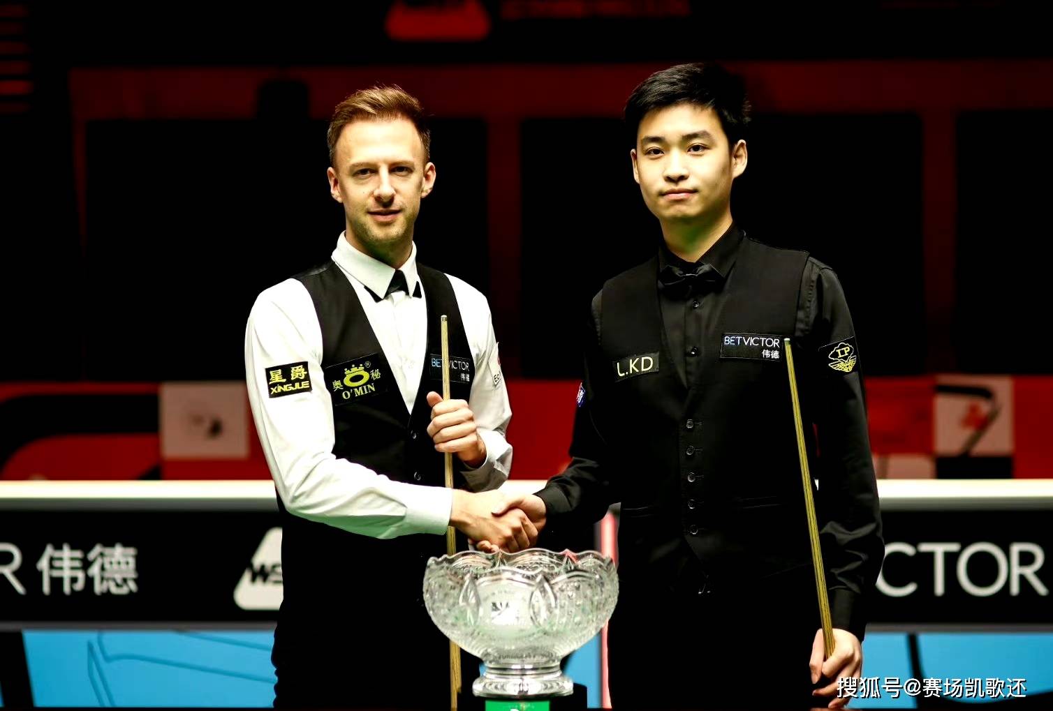 世界冠军再续辉煌,斯诺克比赛中的幕后精彩瞬间的简单介绍 世界冠军再续辉煌,斯诺克比赛中的幕后精彩瞬间的简单介绍
