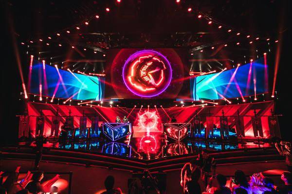 英雄联盟青春杯决赛现场火爆，年轻战队崭露头角的简单介绍