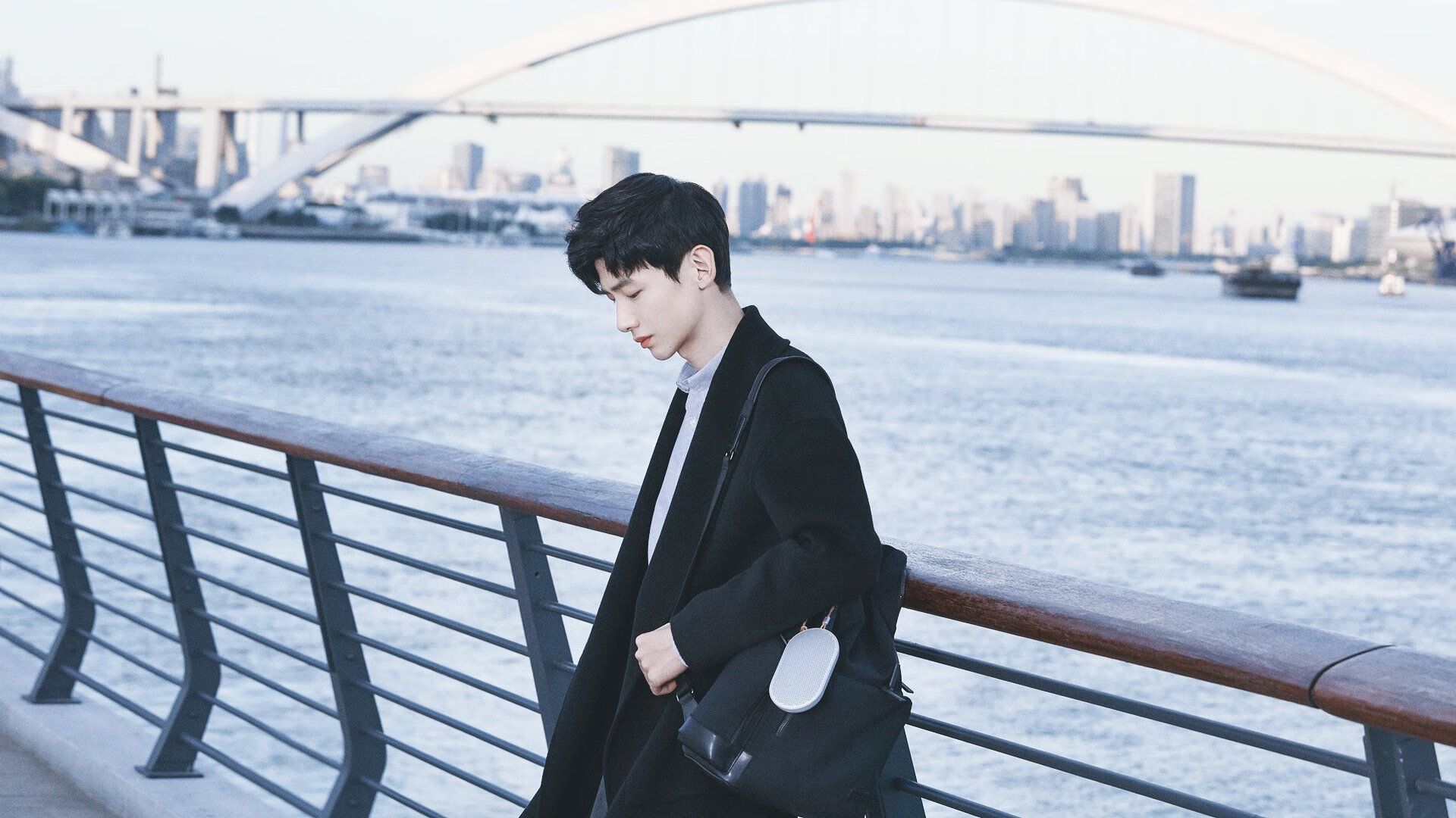 曼联2-1战胜曼城,捧起2024年足总杯,曼联2_1