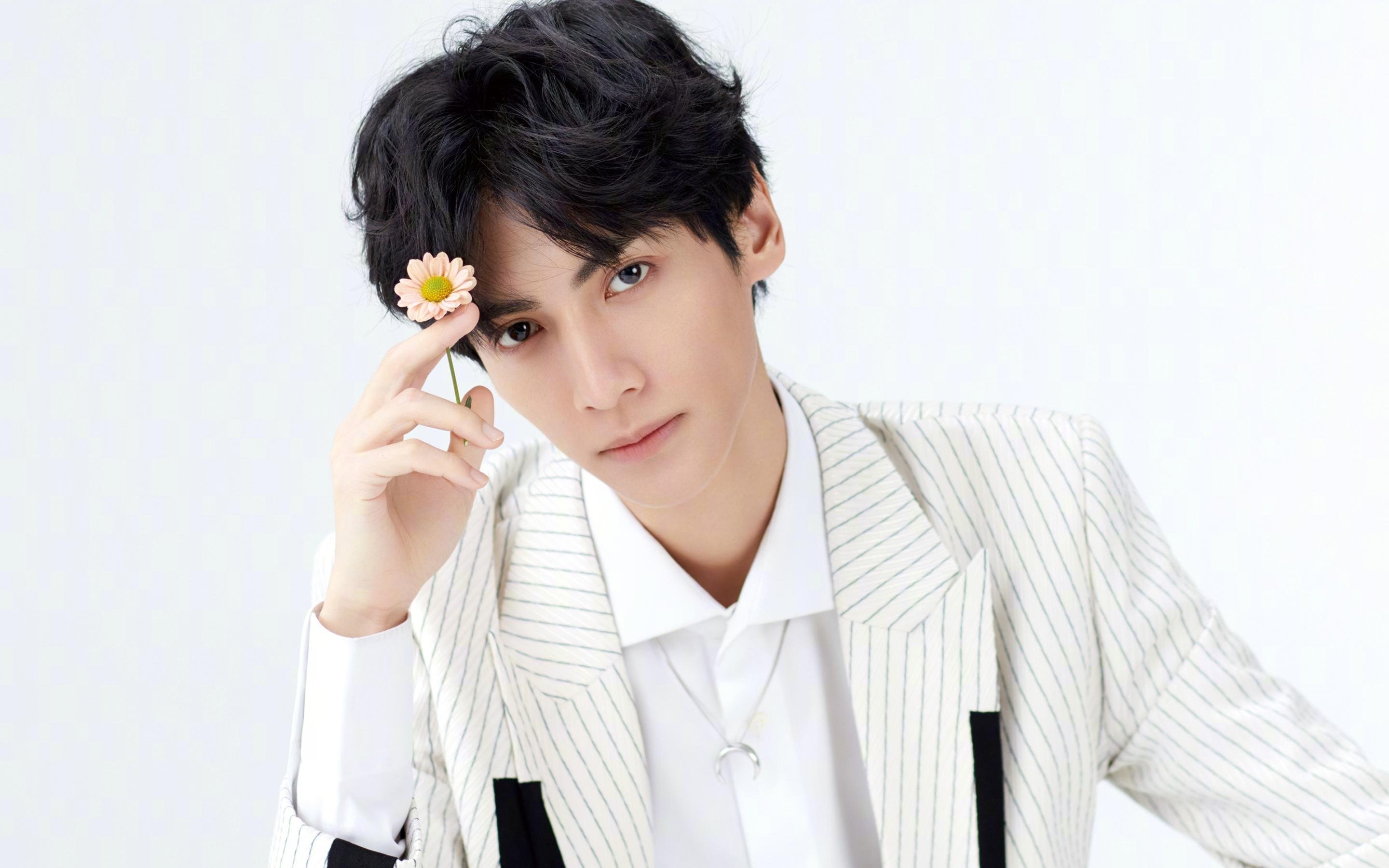 曼联在关键比赛中击败老对手,士气大增